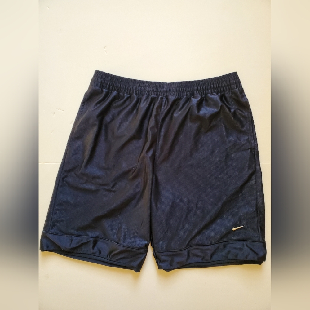 Athletic Nikes Men Basketball Shorts Size L